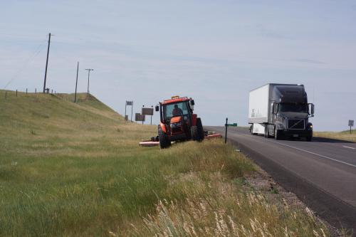 /files/live/sites/wydot/files/shared/Public%20Affairs/Media%20Kit/General%20media%20kit/mowing%20on%20i25%20(29).copy.JPG